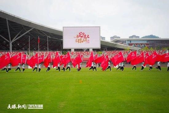 德天空：拜仁愿出超8000万欧买阿劳霍，图赫尔承诺他打中后卫据德国天空体育报道，拜仁愿出超8000万欧买阿劳霍，图赫尔承诺他打中后卫。